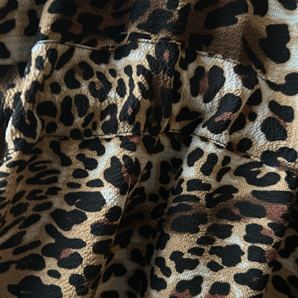 Animal print adjustable waist
Blouse - Picture 4 of 6